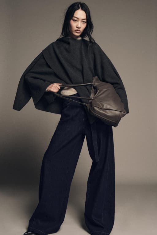 Short knit coat with scarf