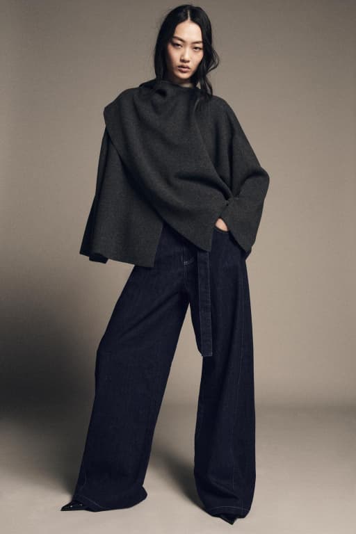 Short knit coat with scarf