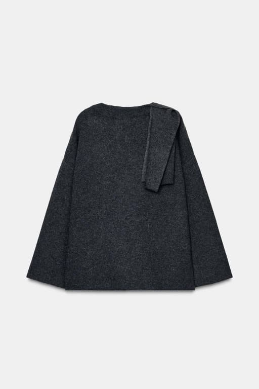 Short knit coat with scarf
