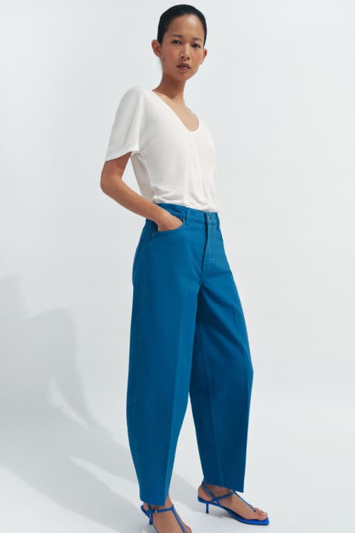 High waist - Tapered leg - Ankle length